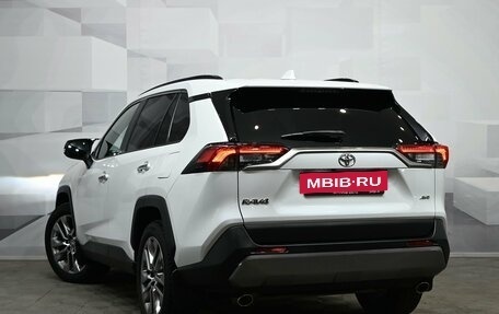 Toyota RAV4, 2020 год, 3 650 000 рублей, 4 фотография