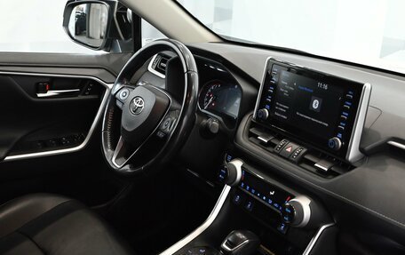 Toyota RAV4, 2020 год, 3 650 000 рублей, 16 фотография