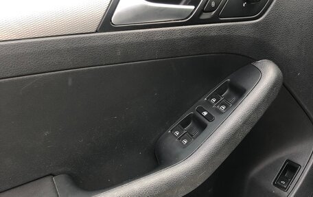 Volkswagen Jetta VI, 2015 год, 1 300 000 рублей, 4 фотография