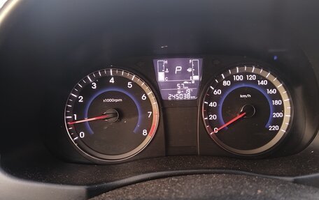 Hyundai Solaris II рестайлинг, 2014 год, 925 000 рублей, 5 фотография