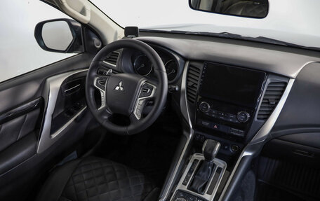 Mitsubishi Pajero Sport III рестайлинг, 2019 год, 2 649 000 рублей, 8 фотография