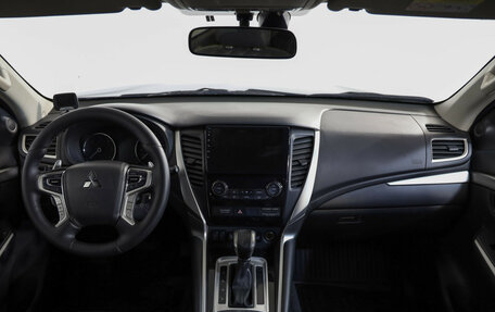 Mitsubishi Pajero Sport III рестайлинг, 2019 год, 2 649 000 рублей, 9 фотография