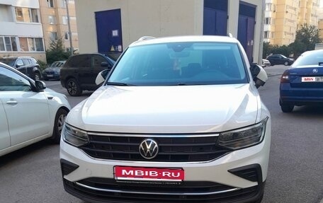 Volkswagen Tiguan II, 2021 год, 1 690 000 рублей, 1 фотография