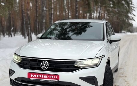 Volkswagen Tiguan II, 2021 год, 1 690 000 рублей, 7 фотография