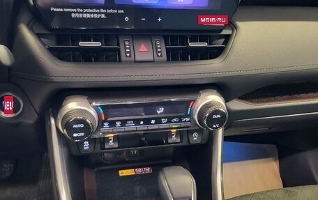 Toyota RAV4, 2025 год, 4 700 000 рублей, 9 фотография