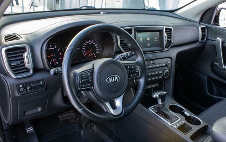 KIA Sportage IV рестайлинг, 2018 год, 2 299 000 рублей, 6 фотография