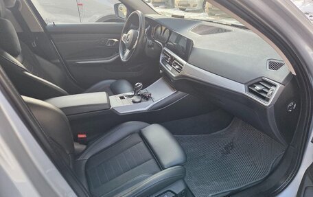 BMW 3 серия, 2019 год, 3 100 000 рублей, 11 фотография