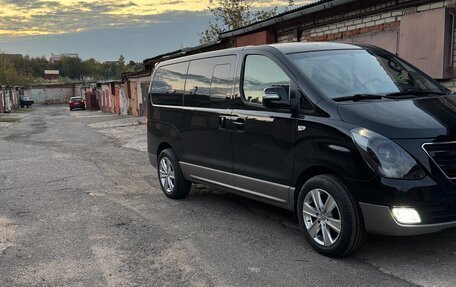 Hyundai Grand Starex Grand Starex I рестайлинг 2, 2017 год, 2 500 000 рублей, 11 фотография