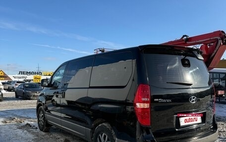 Hyundai Grand Starex Grand Starex I рестайлинг 2, 2017 год, 2 500 000 рублей, 5 фотография