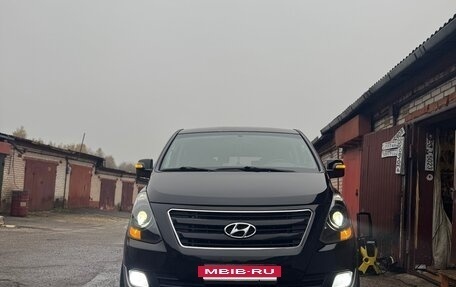 Hyundai Grand Starex Grand Starex I рестайлинг 2, 2017 год, 2 500 000 рублей, 8 фотография