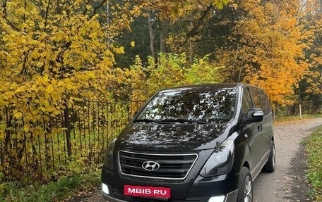 Hyundai Grand Starex Grand Starex I рестайлинг 2, 2017 год, 2 500 000 рублей, 9 фотография