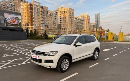 Volkswagen Touareg III, 2013 год, 2 000 000 рублей, 2 фотография