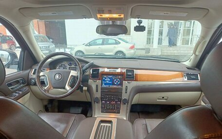 Cadillac Escalade III, 2011 год, 2 950 000 рублей, 18 фотография
