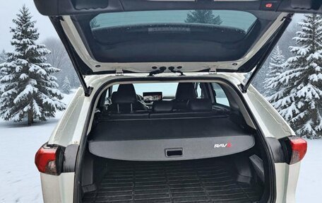 Toyota RAV4, 2021 год, 3 100 000 рублей, 4 фотография