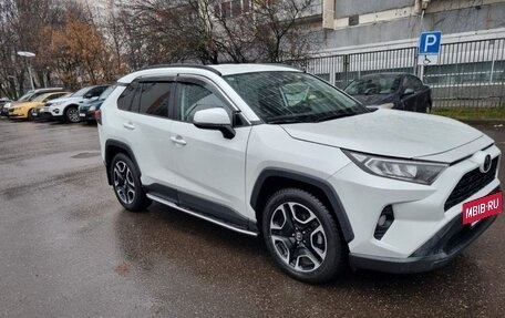 Toyota RAV4, 2021 год, 3 100 000 рублей, 9 фотография