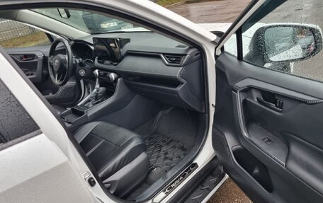 Toyota RAV4, 2021 год, 3 100 000 рублей, 11 фотография