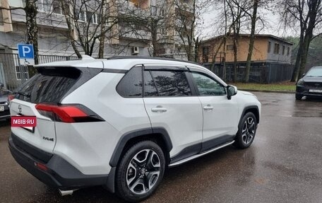 Toyota RAV4, 2021 год, 3 100 000 рублей, 6 фотография