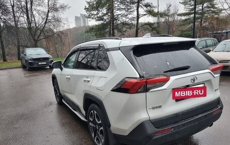 Toyota RAV4, 2021 год, 3 100 000 рублей, 10 фотография