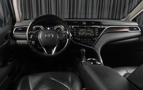 Toyota Camry, 2018 год, 2 569 000 рублей, 6 фотография