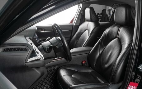 Toyota Camry, 2018 год, 2 569 000 рублей, 10 фотография