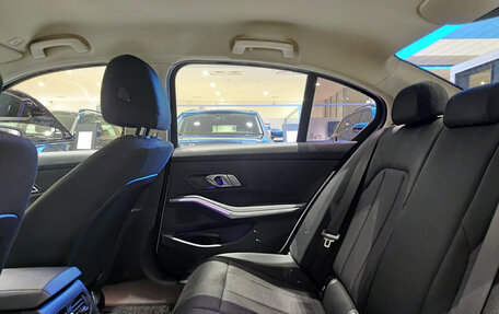 BMW 3 серия, 2019 год, 3 882 000 рублей, 15 фотография