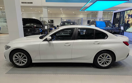 BMW 3 серия, 2019 год, 3 882 000 рублей, 10 фотография