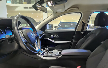 BMW 3 серия, 2019 год, 3 882 000 рублей, 20 фотография