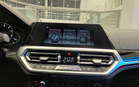 BMW 3 серия, 2019 год, 3 882 000 рублей, 18 фотография