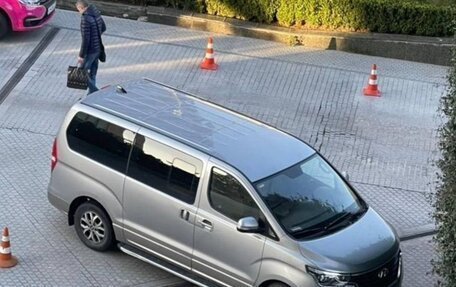 Hyundai H-1 II рестайлинг, 2018 год, 3 500 000 рублей, 4 фотография