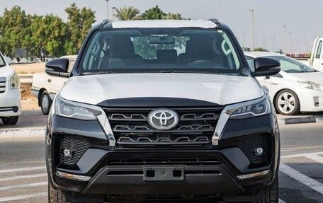 Toyota Fortuner II, 2026 год, 4 899 000 рублей, 2 фотография