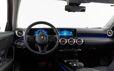 Mercedes-Benz A-Класс, 2018 год, 2 099 050 рублей, 6 фотография