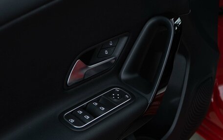 Mercedes-Benz A-Класс, 2018 год, 2 099 050 рублей, 15 фотография