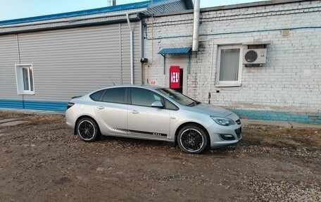 Opel Astra J, 2013 год, 900 000 рублей, 3 фотография