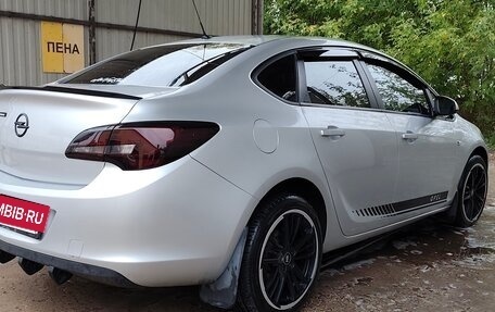 Opel Astra J, 2013 год, 900 000 рублей, 18 фотография