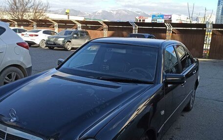 Mercedes-Benz E-Класс, 1999 год, 500 000 рублей, 2 фотография