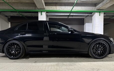 Mercedes-Benz E-Класс, 2019 год, 3 450 000 рублей, 5 фотография