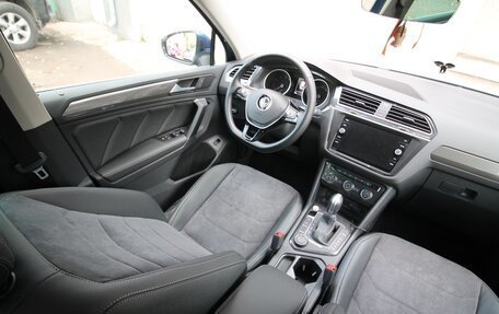 Volkswagen Tiguan II, 2018 год, 3 050 000 рублей, 5 фотография