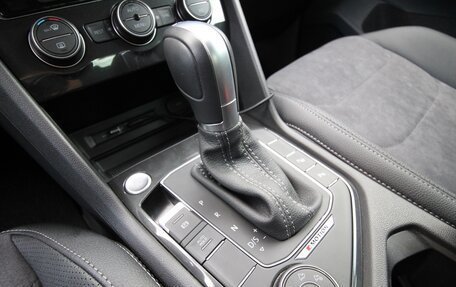 Volkswagen Tiguan II, 2018 год, 3 050 000 рублей, 6 фотография