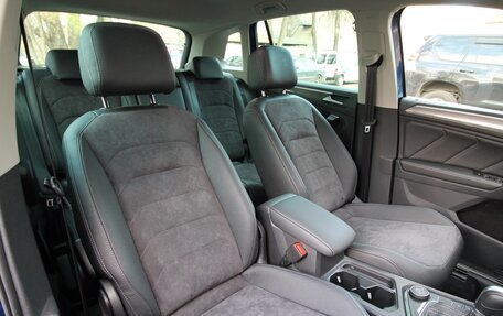 Volkswagen Tiguan II, 2018 год, 3 050 000 рублей, 7 фотография