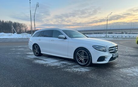 Mercedes-Benz E-Класс, 2018 год, 2 350 000 рублей, 2 фотография