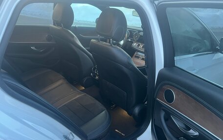 Mercedes-Benz E-Класс, 2018 год, 2 350 000 рублей, 17 фотография