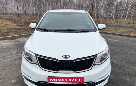KIA Rio III рестайлинг, 2015 год, 1 000 000 рублей, 2 фотография