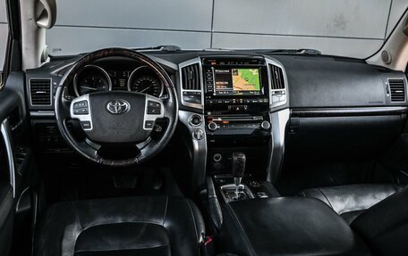Toyota Land Cruiser 200, 2014 год, 3 999 000 рублей, 6 фотография