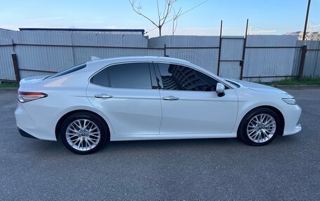 Toyota Camry, 2018 год, 3 190 000 рублей, 4 фотография