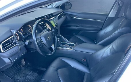 Toyota Camry, 2018 год, 3 190 000 рублей, 10 фотография