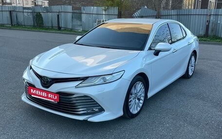 Toyota Camry, 2018 год, 3 190 000 рублей, 9 фотография