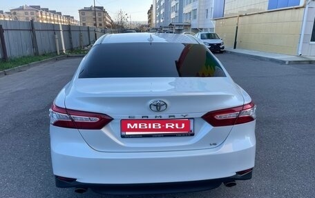 Toyota Camry, 2018 год, 3 190 000 рублей, 6 фотография