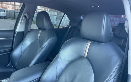 Toyota Camry, 2018 год, 3 190 000 рублей, 12 фотография