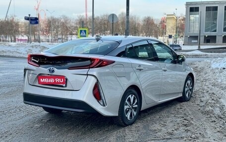 Toyota Prius IV XW50, 2019 год, 2 200 000 рублей, 3 фотография
