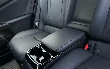 Toyota Prius IV XW50, 2019 год, 2 200 000 рублей, 11 фотография